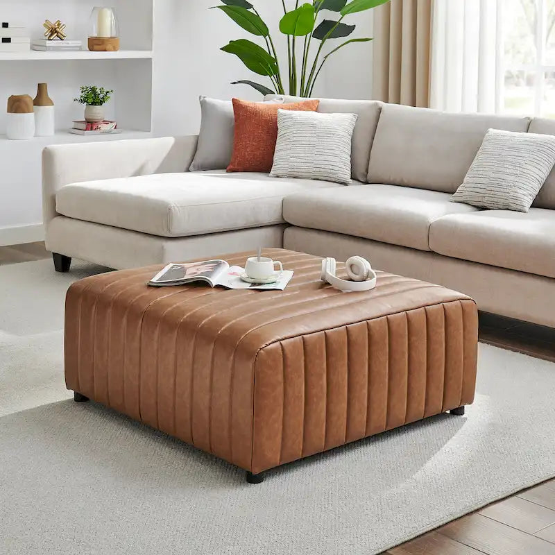 Pouffe carré en similicuir