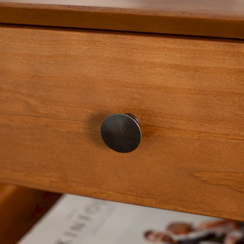 Table de chevet en bois massif de style médiéval