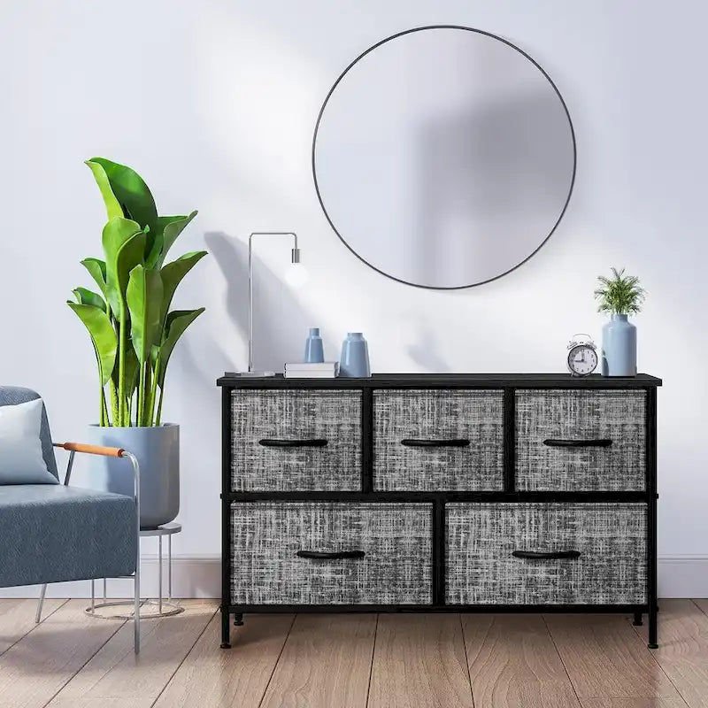 Commode à cinq tiroirs
